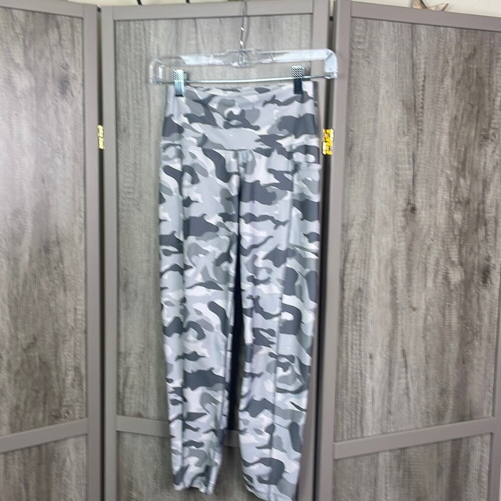 Bally Total Fitness gray camo leggings women's S